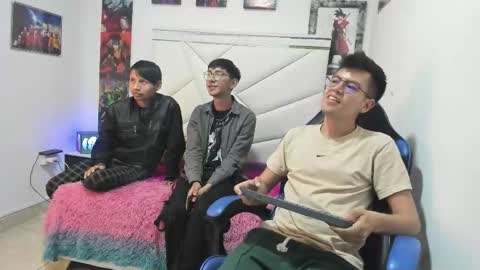 Snapshot of nick_vers chatting on 11.08.25 nick_vers online show from 11.08.25