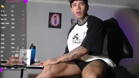 Snapshot of nickhot0609 chatting on 01.01.25 Nickhot0609 online show from 01.01.25