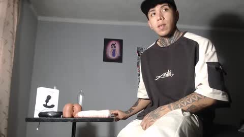 Snapshot of nickhot0609 chatting on 01.28.25 Nickhot0609 online show from 01.28.25