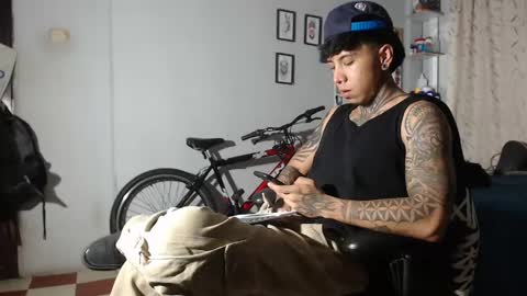 Snapshot of nickhot0609 chatting on 02.04.25 Nickhot0609 online show from 02.04.25