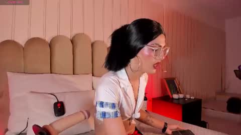 Snapshot of nickiwestt___ chatting on 06.19.26 nickiwestt___ online show from 06.19.26