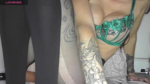 Snapshot of nicky123xox chatting on 12.17.24 siem v veen thank you for the offline tip today xxxx online show from 12.17.24