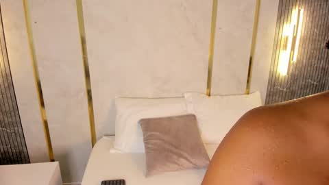 Snapshot of nicky_peyton chatting on 11.11.25 Nicky online show from 11.11.25