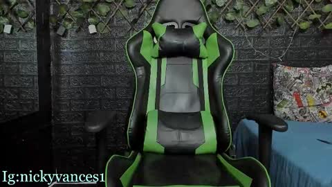 Snapshot of nicky_vance chatting on 10.23.25 nicky online show from 10.23.25