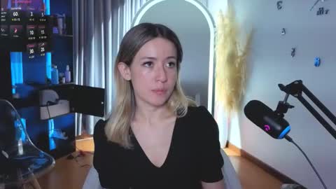 Nicky online show from 11.23.25