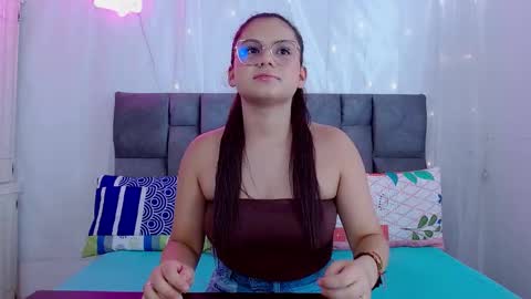 Snapshot of nicol_sweet0 chatting on 09.29.25 nicol online show from 09.29.25