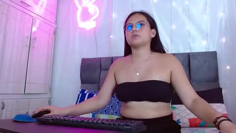 Snapshot of nicol_sweet0 chatting on 01.05.26 nicol online show from 01.05.26