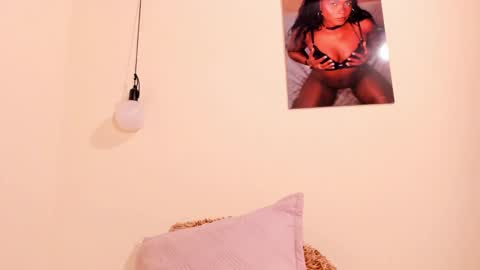 Snapshot of nicol_villa_ chatting on 01.07.25 Nicol Villa online show from 01.07.25