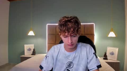 nicolasferrer18 online show from 11.19.25