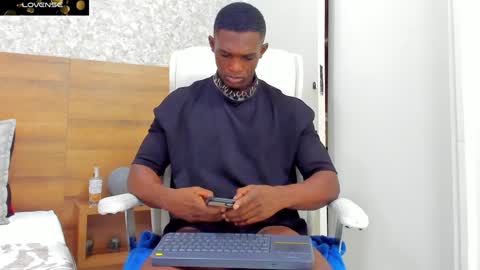 Snapshot of nicolaskan chatting on 12.12.24 Nicolas online show from 12.12.24