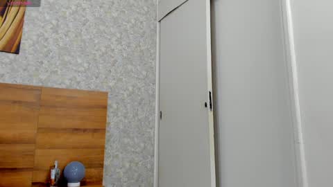 Snapshot of nicolaskan chatting on 12.17.24 Nicolas online show from 12.17.24