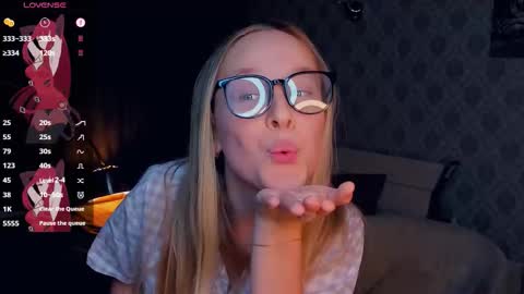 Nicoletta online show from 10.10.25