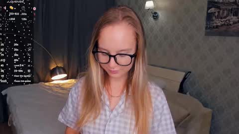 Nicoletta online show from 10.20.25