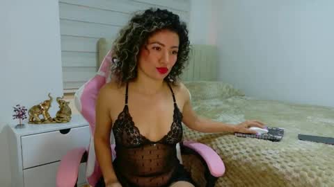 Snapshot of nicolblossom_ chatting on 09.12.25 Nicol online show from 09.12.25