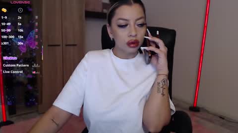 Snapshot of nicole___19 chatting on 11.26.25 Nico online show from 11.26.25