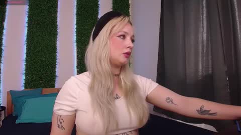 Nicole online show from 09.26.25