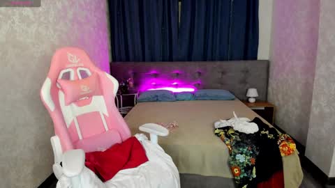 GMT7TueWedThSu 0300am-0900am. Sa 1000am-0400pm online show from 02.20.25