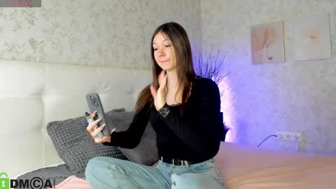 GMT7TueWedThSu 0300am-0900am. Sa 1000am-0400pm online show from 09.30.25