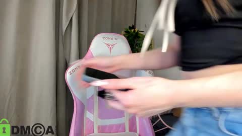 GMT7TueWedThSu 0300am-0900am. Sa 1000am-0400pm online show from 11.10.25