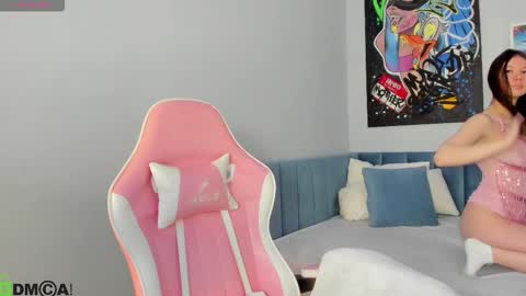 GMT7TueWedThSu 0300am-0900am. Sa 1000am-0400pm online show from 11.26.25