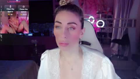 Nicole online show from 12.21.25