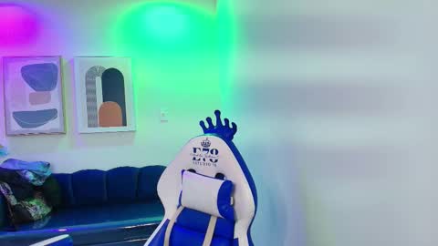 Nicolle online show from 02.05.26