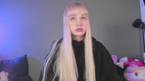 Snapshot of nicole_yo chatting on 02.22.26 Mary online show from 02.22.26