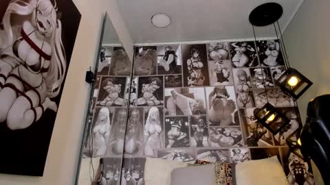 N i c o l e  online show from 01.14.25