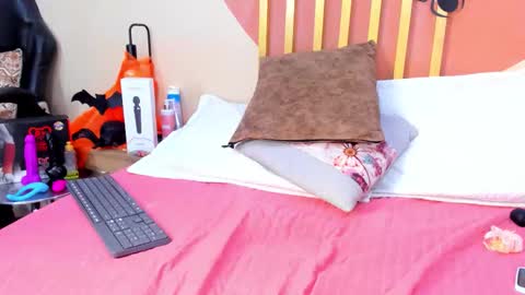 N i c o l e  online show from 10.29.25