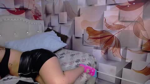 Snapshot of nicolee_millerr chatting on 01.17.25 nicolee millerr online show from 01.17.25