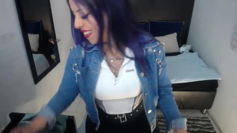 Snapshot of nicolee_millerr chatting on 09.16.25 nicolee millerr online show from 09.16.25