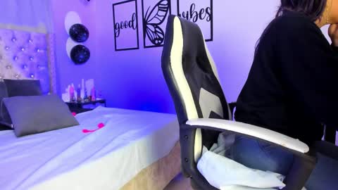 Snapshot of nicolee_millerr chatting on 11.12.25 nicolee millerr online show from 11.12.25