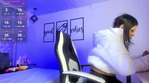 Snapshot of nicolee_millerr chatting on 11.13.25 nicolee millerr online show from 11.13.25