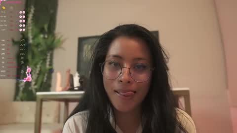 Nicol Flores  GMT-5 1530-2200  online show from 02.11.25