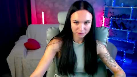 Nicole online show from 08.04.26