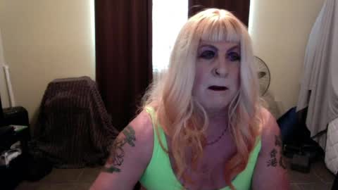 Snapshot of nicolescdfantasies chatting on 05.11.26 Nicole CD online show from 05.11.26