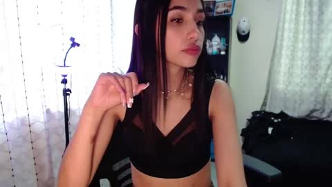 Snapshot of nicoletta_c66 chatting on 11.13.25 Nicole online show from 11.13.25