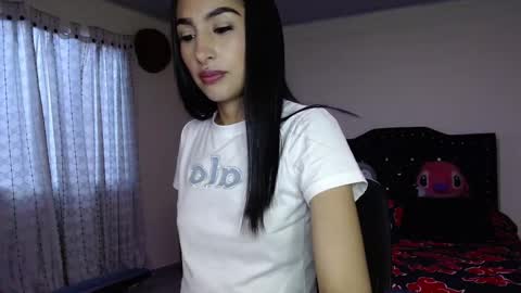 Snapshot of nicoletta_c66 chatting on 11.25.25 Nicole online show from 11.25.25