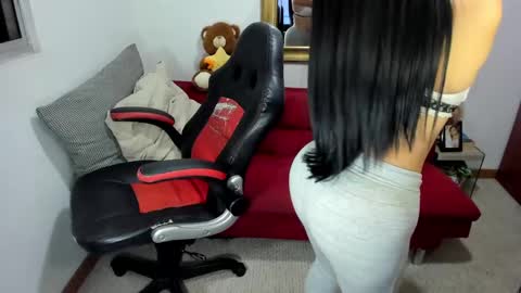 Snapshot of nicolettcolin chatting on 02.22.25 Nicolettcolin online show from 02.22.25