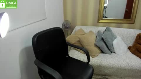 Snapshot of nicolettcolin chatting on 09.30.25 Nicolettcolin online show from 09.30.25