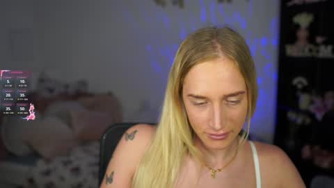 nicolette__shea_ online show from 01.11.25