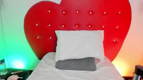 nicolette online show from 11.20.25