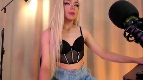 Nicol  online show from 02.10.25