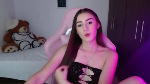 Snapshot of nicoll_28 chatting on 10.26.25 nicoll_28 online show from 10.26.25