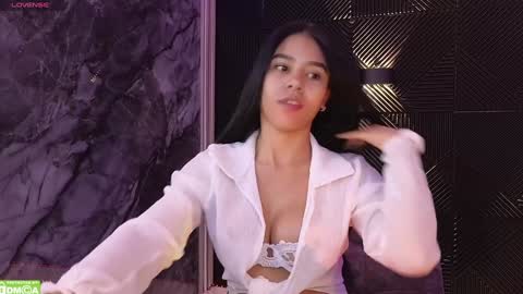 Nicoll  Independent model online show from 12.16.24