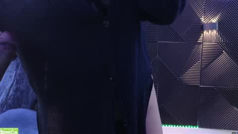 Nicoll  Independent model online show from 03.10.25