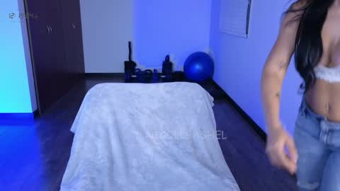 Nicoll  Independent model online show from 04.07.26