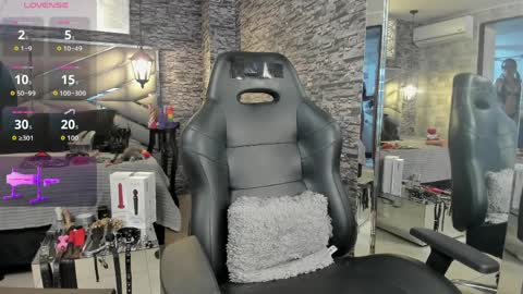 Nicolle online show from 04.03.26