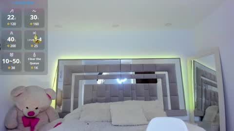 Nicolle online show from 01.09.25