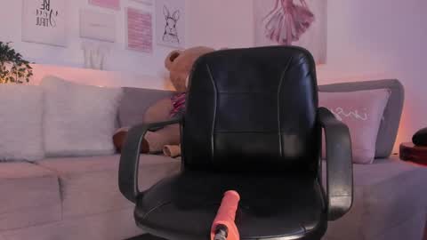 Nicolle online show from 02.21.25